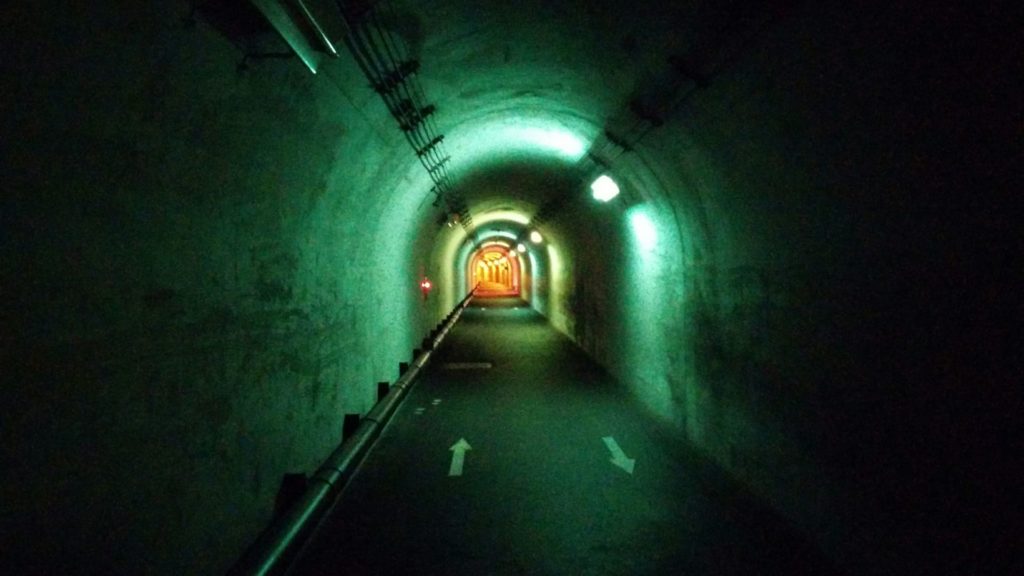 清津峡渓谷トンネル内部
